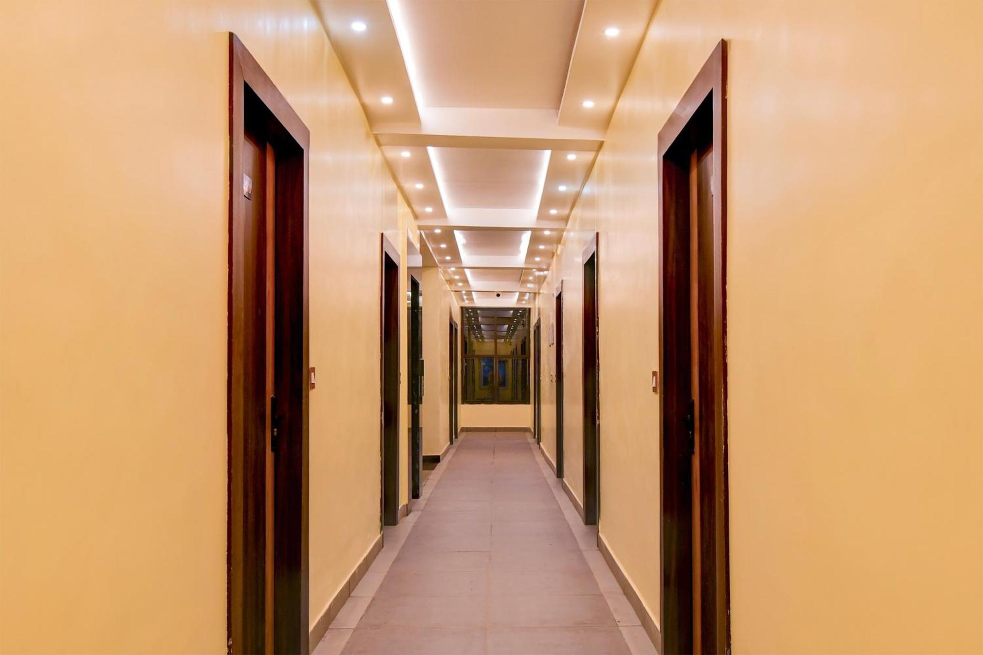 Super Townhouse Oak Bulbuli Neer Hotel Kolkata Bagian luar foto